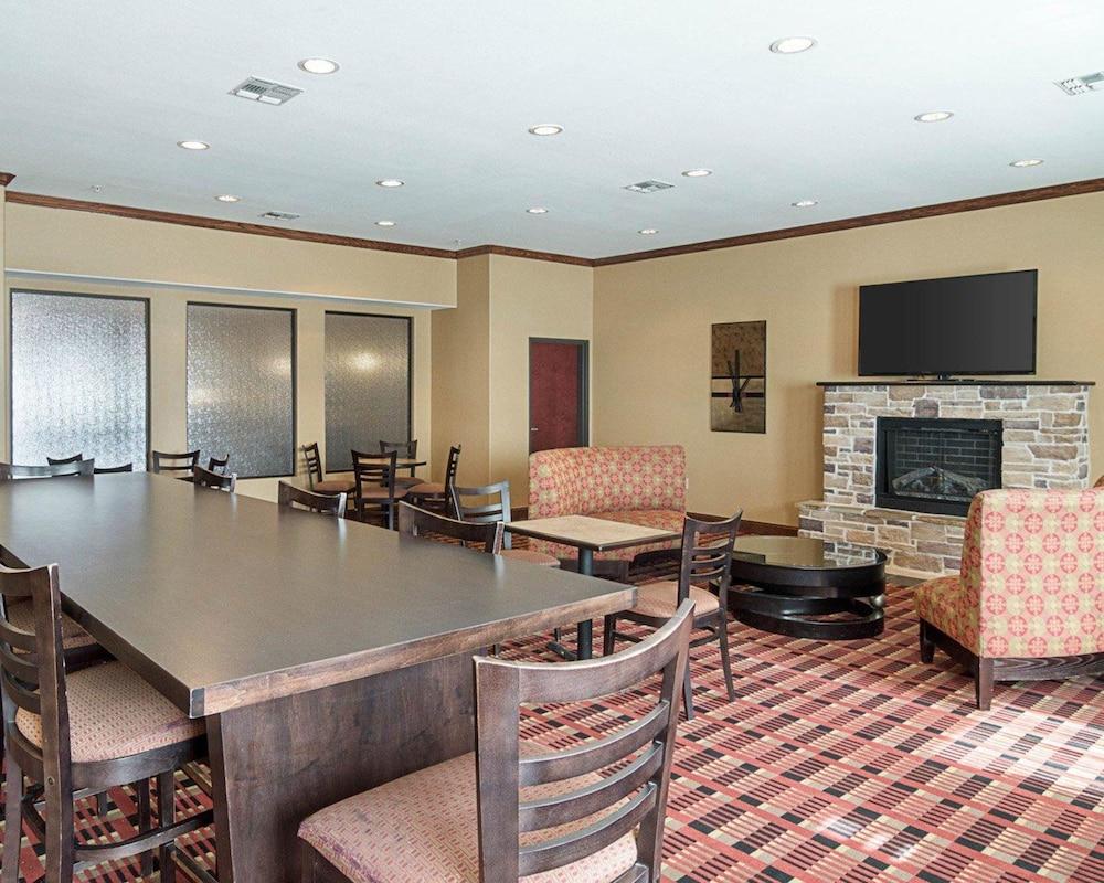 Comfort & I-20 Hotel